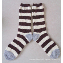 Damen-Mikrofaser-Fuzzy-Socken mit Stickerei-Logo